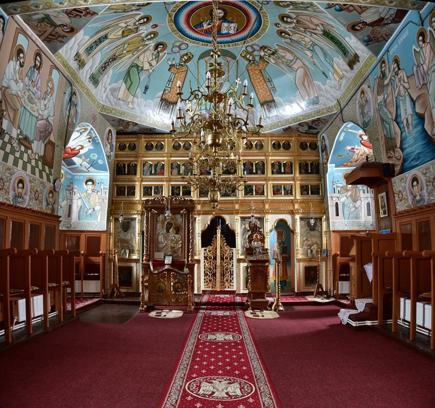 Interiorul bisericii în februarie 2018
